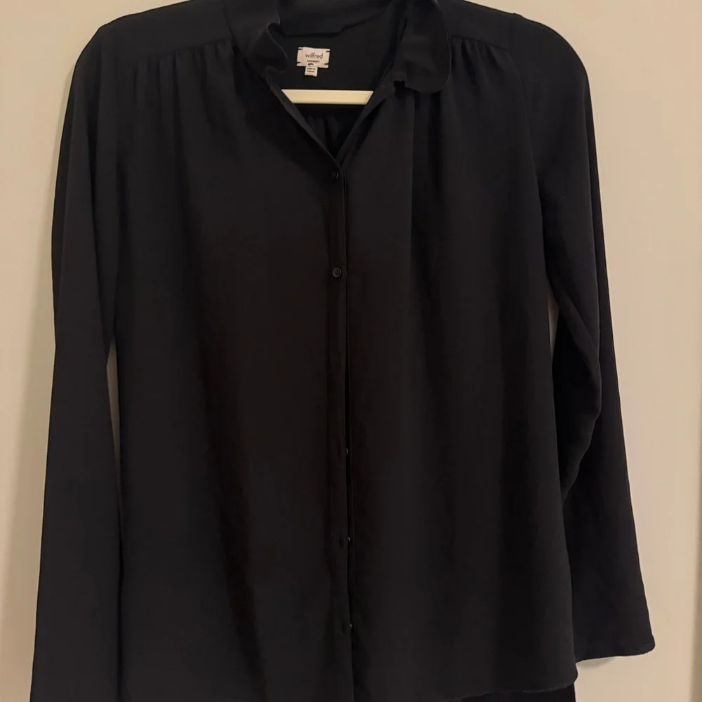 Wilfred Elegant Black Top - Picture 1 of 3